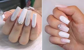 Glitter planet's nail tips come in a pack of 500 split into use with any of our tips stands available on the website by attaching with a small amount of blue/white tack. 21 Pretty White Glitter Nails For Any Occasion Stayglam