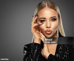 Why do women lips change during pregnancy? Coz I don't understand