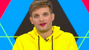Peti puskás (born 16 december 1984) is a hungarian singer and actor. Puskas Peti Noi Sminkben Vezette A Valovilagot Blikk