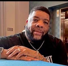 Robert Taulbee's Instagram, Twitter & Facebook