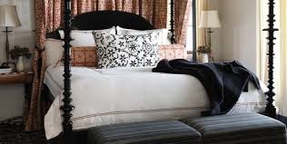 Black and white design with clever pops of color. 15 Beautiful Black And White Bedroom Ideas Black And White Decor