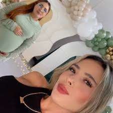 Heidy Valencia's Instagram, Twitter & Facebook