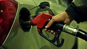 Kami mendapat respons daripada pembaca di laman facebook kami yang mahukan kami mendidik pengguna mengenai mekanisma penetapan harga runcit petrol dan diesel. Harga Minyak Turun Meski Dolar As Melemah Akurat News