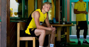 Er besteht im wesentlichen aus dem oberschenkelknochen, welcher von. Harte Arbeit Fur Erling Haaland Bvb De