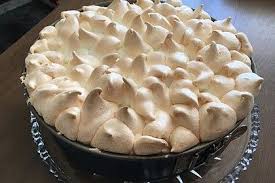 Rhabarberkuchen Mit Sahneguss Und Baiserhaube Von Marylou Chefkoch Rezept Rhabarberkuchen Apfel Muffins Rezept Baiserhaube