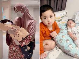 Oki setiana dewi hamil anak keempat, suami: Oki Setiana Dewi Unggah Foto Anak Pakai Selang Di Wajah Banjir Doa Dari Netizen Indozone Id