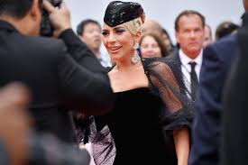 Lady gaga hat einen neuen freund! Verlobungsgeruchte Bei Lady Gaga Und Ihrem Freund