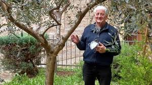 Preti ricostruttori L'augurio di pace di don Giuseppe