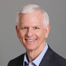 Dr. Lowell Byers recently performed his 1,000th Robotic procedure. What  better way to celebrate than with a custom robot cake! Between our team of  Dr. Brenda Shoup, Dr. Sara Lange and Dr.