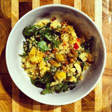 Égouttez le couscous, ajoutez le reste de beurre et dégustez rapidement avec les merguez et les légumes. Serie Bbq Salade De Couscous Chou Fleur Et Pois Chiches Au Cari Projet Bouffe