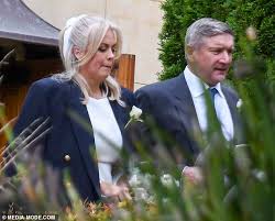 Sam revealed the exciting news in a post to instagram on sunday, showing off her gorgeous diamond ring in the photo. Sam Armytage S Wedding Was Kept A Secret Until The Eleventh Hour Daily Mail Online