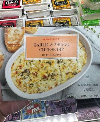 👀 New Garlic & Asiago Cheese Dip at Trader Joe's!! 🤤 Sour cream, asiago cheese, mozzarella, cream cheese and roasted garlic! Y🙌M! Pair with the Fall Leaf chips or a toasted baguette!