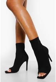 Le coussin rembourré et le crochet de trekking ajoutent une touche sportive. Talons Talons Hauts Talons Aiguille Stilettos Boohoo Fr