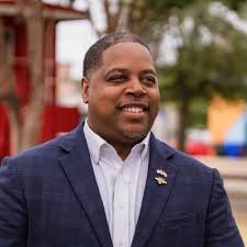 Mary Kate Roach (@MaryKateRoach)