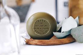 Savon D Alep Utilisation Vertus Et Bienfaits Sur La Peau Et Les Cheveux Savon D Alep Savon Alep