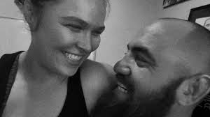 Ronda Rousey et son mari accueillent leur premier bébé