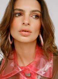 Emily Ratajkowski se separa y transforma su sortija de compromiso en dos  anillos de divorcio