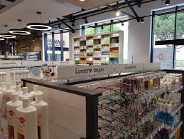 Enseignes Pour La Pharmacie Des Platanes Ses Enseignes Et Signaletiques Pharmacie Signaletique Interieur