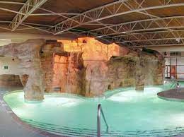 Holiday Inn North Beach Va Beach Va Pools Holiday Inn Hotel Suites Virginia Beach North Beach Virginia Bea Cheap Hotels Beach Vacation Book Cheap Hotels