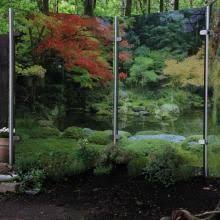 Das Glas Fugt Sich Uber Ein Individuelles Druckmotiv Perfekt In Die Umgebung Ein Sichtschutz Garten Glaszaun Garten