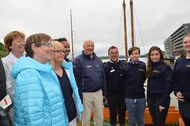 Marianne borgen mp3 & mp4. Bildeserie Bat Kongen Pa Tur Med Lokal Bat