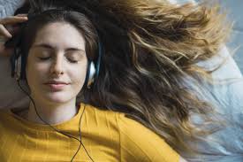 Cinq bonnes raisons d'écouter de la musique relaxante - Madame Figaro