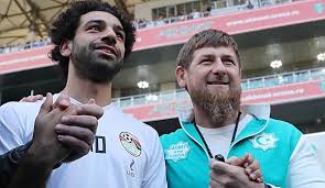 The latest breaking news, comment and features from the independent. Mohamed Salah Foto Mit Tschetschenien Prasident Ramsan Kadyrow Lost Debatte Aus