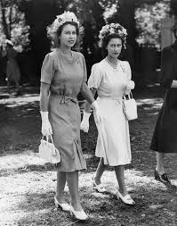 Read a detailed account about queen elizabeth i. Hier Schreiten Konigin Elisabeth Und Prinzessin Margaret Die Jungere Schwester Von Konigin Elisabeth Ii Durch Konigin Elisabeth Prinzessin Margaret Lady Diana