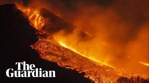 El volcán etna, el más alto de europa, lleva días iluminando el cielo nocturno de italia. Mount Etna Illuminates Night Sky With 1 500 Metre Lava Fountain Volcanoes The Guardian