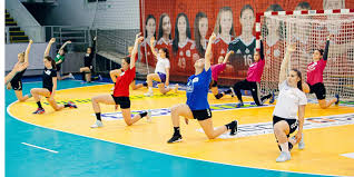C'est szombathelyi kezilabda qui recoit dvsc pour ce match du mercredi 07 avril 2021 (resultat ). A Dvsc Kezilabda Akademia A Tudas Centruma Lesz A Regioban Videoval Debrecen Hirei Debreceni Hirek Debrecen Es Hajdu Bihar Megye Hirei Dehir Hu