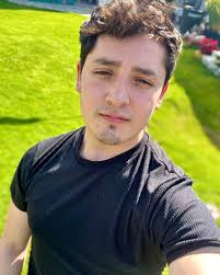 Michael Vera (@michaelveram_) • Instagram photos and videos