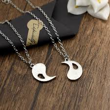 La cual puede avivar las cosas entre los dos. Collar Con Colgante Chino De Gossip Yin Yang Para Parejas Collar Separable Cadena De Aleacion De Amor Para Parejas Hombre Y Mujer Buy Collar De Candado Cadena De Cuello Para Hombre Cadena De Cuerda De Plata