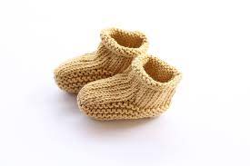 Even if you've been knitting for a while, knitting child booties can be a bit overwhelming. Baby Booties Knitting Pattern For Beginners Handy Little Me