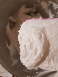 Mettete il burro in una ciotola tagliato a pezzi: La Ricetta Perfetta Della Crema Al Burro Mentecontorta