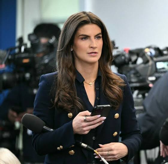 The Day a Journalist Refused to Smile: Kaitlan Collins and the Feminist  Meaning of Resistance in Political Reporting - The Women's Voices