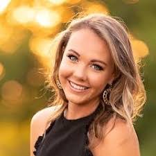 Amanda Paolini's Instagram, Twitter & Facebook