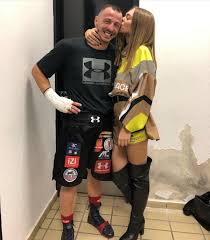 Θλίψη έχει προκαλέσει, η είδηση για την εν ψυχρώ δολοφονία του τάσου μπερδέση στην βάρη. T3blm6y Wxgmlm