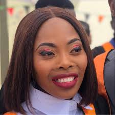 Let cry together😭😭😭😭 if u dont knw the story behind 6 metres.ma  gossipers tell us the story behind 6 metres coz same one is thinking it a 6  metres chitenge🤣🤣🤣🤣🤣