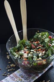 Salat Feldsalat Rapunzelsalat Gruner Salat Honig Senf Dressing Salatrezept Rezept Familienkuche Pinien Honig Senf Dressing Senf Dressing Gesunde Snacks