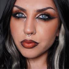 I have been obsessed with Jenna's red carpet looks for the Wednesday season  2 premier. BUT the comments are not it!!! It really goes to show how people  are still completely obsessed