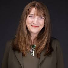 Lisa Cresswell's Instagram, Twitter & Facebook