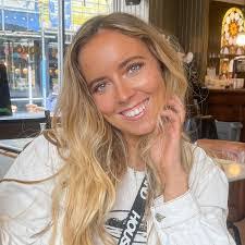 Amy Thibeault's Instagram, Twitter & Facebook