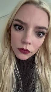 Anna Kaylor's Instagram, Twitter & Facebook