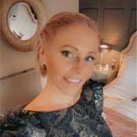 Leanne Rogers's Instagram, Twitter & Facebook