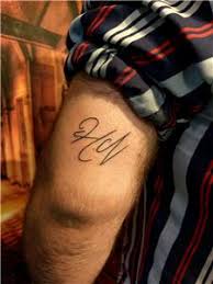Letter h tattoo h tattoo tattoo lettering. Dovme H Harfi Sevgili Ciftler Icin Yuzuk Parmagi Dovmeleri Dovme Modelleri Onda Da Benim Adimin Bas Harfinin Dovmesi Var 34 Joshicharuta