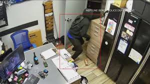 Surveillance video shows smash-and-grab at Neptune Beach restaurant