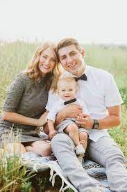 Cain Family Lifestyle The Big And Bright Cute Family Photos Family Portrait Poses Family Photos With Baby