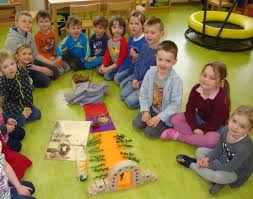 Wir Horen Und Erleben Die Ostergeschichte Und Auch Dieses Jahr Hat Der Osterhase Bei Uns Vorbei Ostern Kindergarten Ostergeschichte Ostergeschichte Fur Kinder