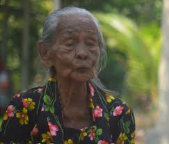 Bagi keluarga fransiskan, hari ini adalah sebuah pesta, satu tingkat lebih tinggi daripada peringatan. Rip Ny Elisabeth Sutodikromo Ibunda Mgr Julianus Sunarka Sj Sesawi Net