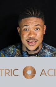 Derry Thompson's Instagram, Twitter & Facebook